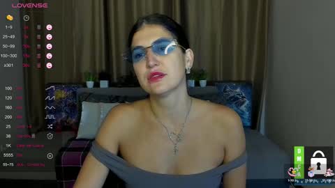 Snapshot of alianna_solo_kiss chatting on 09-23-25, 05:32 Alianna online show from 09-23-25, 05:32