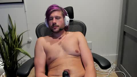 Snapshot of alibastersword chatting on 01-16-25, 03:02 Luke online show from 01-16-25, 03:02