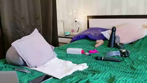 Snapshot of alice69foxy chatting on 03-03-25, 01:20 Alise online show from 03-03-25, 01:20