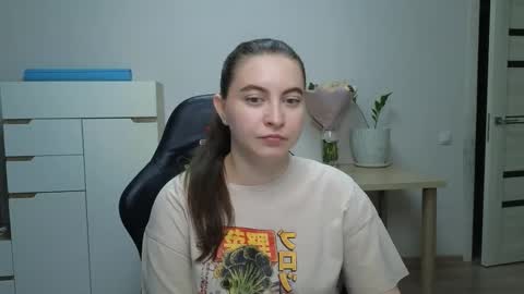 Snapshot of alice_________________________ chatting on 02-18-26, 05:20 Alice online show from 02-18-26, 05:20