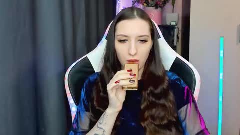 Snapshot of alice_bailey chatting on 09-11-25, 01:22 Alice online show from 09-11-25, 01:22