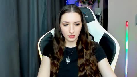 Snapshot of alice_bailey chatting on 09-26-25, 02:32 Alice online show from 09-26-25, 02:32