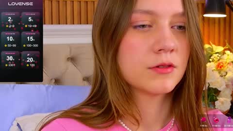 Snapshot of alice_charmy chatting on 02-23-25, 11:33 Alice in Wonderland online show from 02-23-25, 11:33