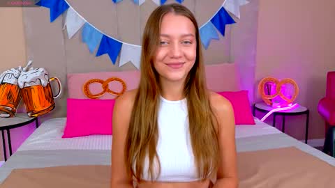 Snapshot of alice_charmy chatting on 10-05-25, 06:23 Alice in Wonderland online show from 10-05-25, 06:23