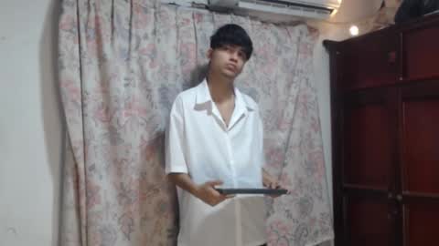 Snapshot of alice_julls chatting on 01-10-26, 07:59 alice online show from 01-10-26, 07:59