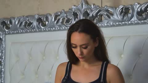 AliceMunro online show from 09-15-25, 03:06