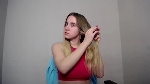 Snapshot of alice_rays_ chatting on 11-23-25, 05:07 Alice online show from 11-23-25, 05:07