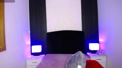 Snapshot of alice_sweetmomma chatting on 01-10-25, 07:43 Alice online show from 01-10-25, 07:43
