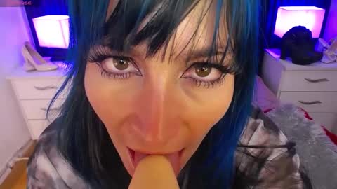 Snapshot of alice_sweetmomma chatting on 02-05-25, 11:06 Alice online show from 02-05-25, 11:06