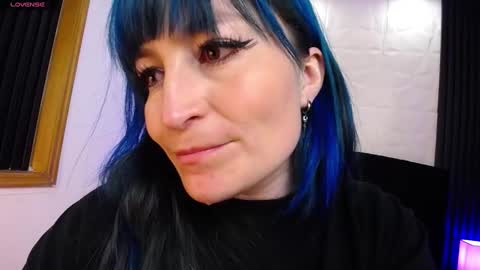 Snapshot of alice_sweetmomma chatting on 02-12-25, 10:37 Alice online show from 02-12-25, 10:37