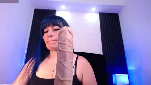 Snapshot of alice_sweetmomma chatting on 09-08-25, 07:13 Alice online show from 09-08-25, 07:13