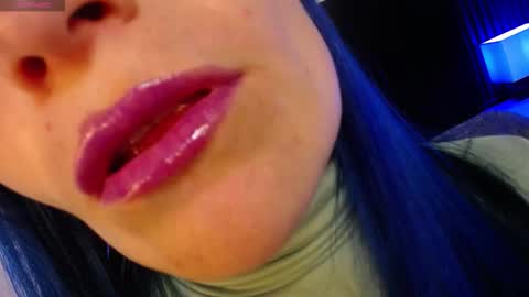 Snapshot of alice_sweetmomma chatting on 09-10-25, 07:25 Alice online show from 09-10-25, 07:25