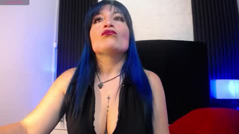 Snapshot of alice_sweetmomma chatting on 10-13-25, 05:35 Alice online show from 10-13-25, 05:35