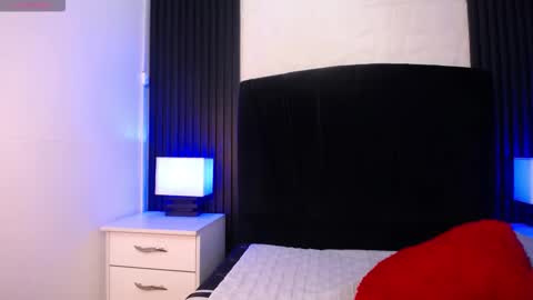 Snapshot of alice_sweetmomma chatting on 10-16-25, 07:04 Alice online show from 10-16-25, 07:04