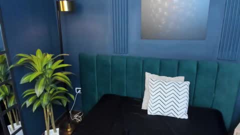 Snapshot of aliceandsia chatting on 10-30-25, 03:30 Alice and Asia online show from 10-30-25, 03:30