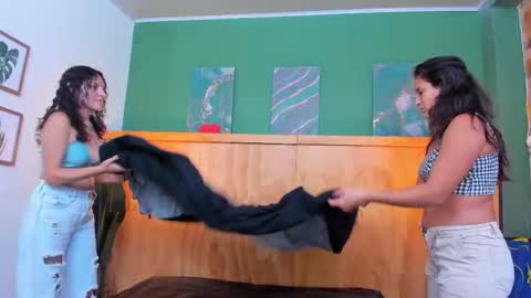 Snapshot of aliceandsia chatting on 11-08-25, 06:18 Alice and Asia online show from 11-08-25, 06:18