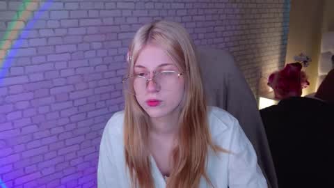 Snapshot of alicedews chatting on 02-26-26, 01:43 alice online show from 02-26-26, 01:43