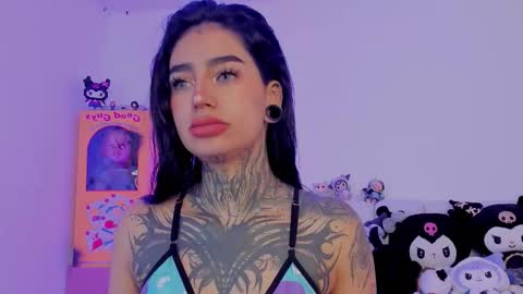 Snapshot of alicee_0 chatting on 10-21-25, 04:41 Alice  online show from 10-21-25, 04:41