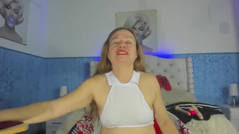 Snapshot of alicee_mature4 chatting on 10-15-25, 11:16 alicee_mature4 online show from 10-15-25, 11:16