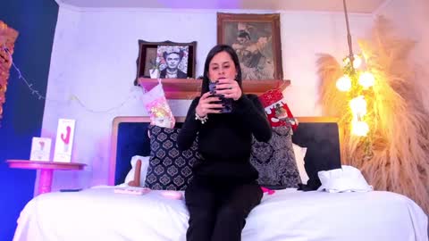 Snapshot of alicee_milf_ chatting on 12-27-24, 10:12 Aleja online show from 12-27-24, 10:12