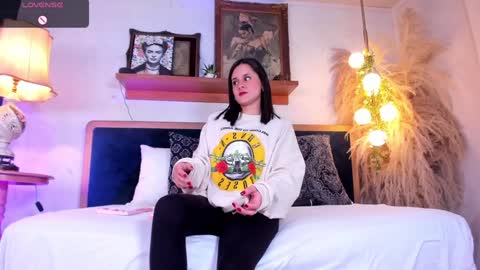 Snapshot of alicee_milf_ chatting on 01-16-25, 08:11 Aleja online show from 01-16-25, 08:11