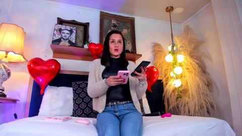 Snapshot of alicee_milf_ chatting on 01-29-25, 11:09 Aleja online show from 01-29-25, 11:09
