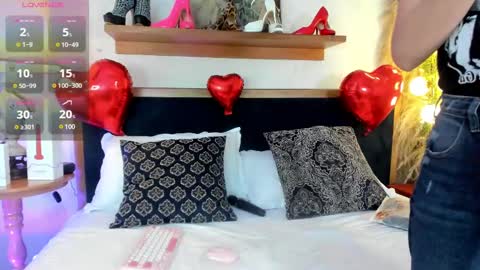 Snapshot of alicee_milf_ chatting on 02-12-25, 11:18 Aleja online show from 02-12-25, 11:18