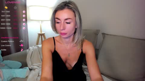 Snapshot of aliceevan chatting on 12-15-24, 02:05 Daniella online show from 12-15-24, 02:05