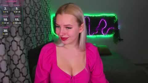 Snapshot of alicefreman chatting on 12-30-24, 10:21 Alice online show from 12-30-24, 10:21