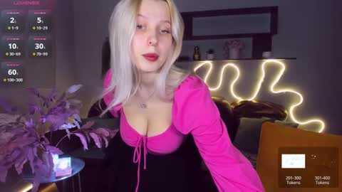 Snapshot of alicefreman chatting on 02-14-25, 01:29 Alice online show from 02-14-25, 01:29