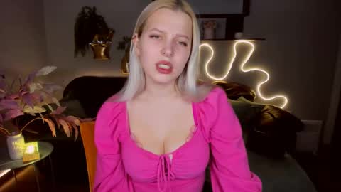 Snapshot of alicefreman chatting on 02-17-25, 10:07 Alice online show from 02-17-25, 10:07