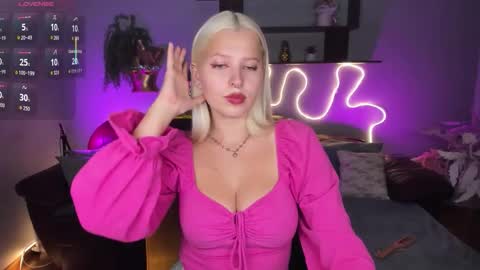 Snapshot of alicefreman chatting on 09-19-25, 11:55 Alice online show from 09-19-25, 11:55