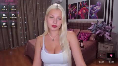 Snapshot of alicefreman chatting on 09-25-25, 10:19 Alice online show from 09-25-25, 10:19