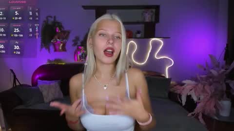 Snapshot of alicefreman chatting on 10-27-25, 05:00 Alice online show from 10-27-25, 05:00