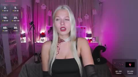 Snapshot of alicefreman chatting on 10-31-25, 11:44 Alice online show from 10-31-25, 11:44