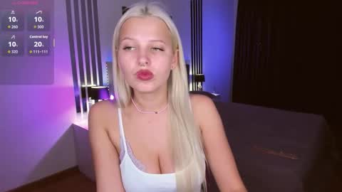 Snapshot of alicefreman chatting on 11-02-25, 10:06 Alice online show from 11-02-25, 10:06