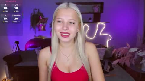 Snapshot of alicefreman chatting on 11-03-25, 06:03 Alice online show from 11-03-25, 06:03