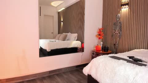 Alice  online show from 10-24-25, 04:20