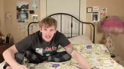 Snapshot of aliceinaceland chatting on 10-10-25, 02:10 AliceInAceland online show from 10-10-25, 02:10