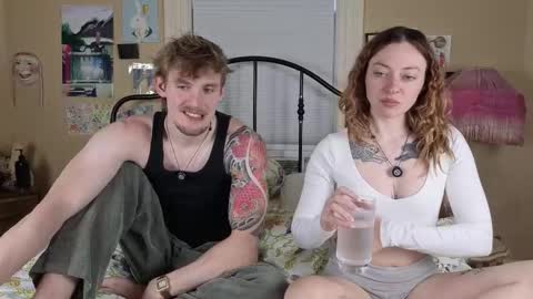 Snapshot of aliceinaceland chatting on 10-10-25, 06:40 AliceInAceland online show from 10-10-25, 06:40