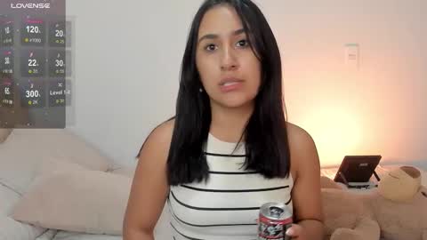 Snapshot of alicejhons chatting on 09-22-25, 12:01 vanessa online show from 09-22-25, 12:01