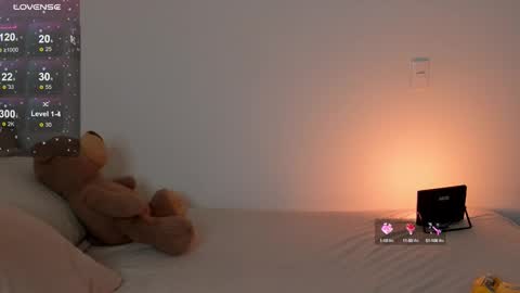 Snapshot of alicejhons chatting on 09-23-25, 01:19 vanessa online show from 09-23-25, 01:19