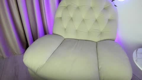 AliceLevine online show from 11-06-25, 05:08