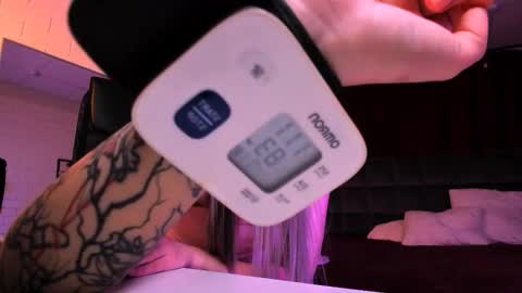 Alice online show from 11-11-25, 01:44