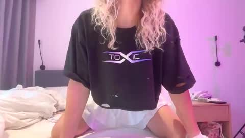 AlicePinkhead online show from 10-16-25, 08:26