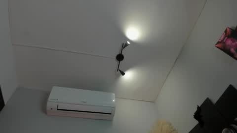 Snapshot of alicepoixxxon chatting on 01-06-26, 06:39 ALICE online show from 01-06-26, 06:39