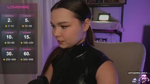 Snapshot of alicesweetlove chatting on 02-28-25, 09:23 Alice online show from 02-28-25, 09:23