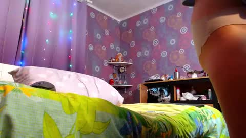 Snapshot of alicewetsquirt chatting on 01-06-25, 06:25 alicewetsquirt online show from 01-06-25, 06:25