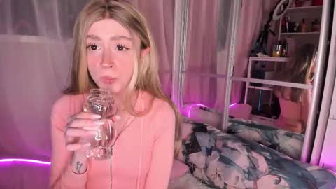 from wonderland online show from 02-26-26, 04:17