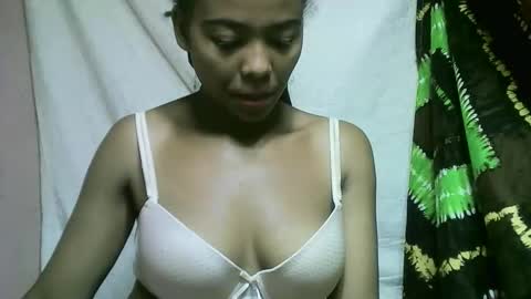 Snapshot of alicia9794 chatting on 12-21-25, 12:18 alicia9794 online show from 12-21-25, 12:18